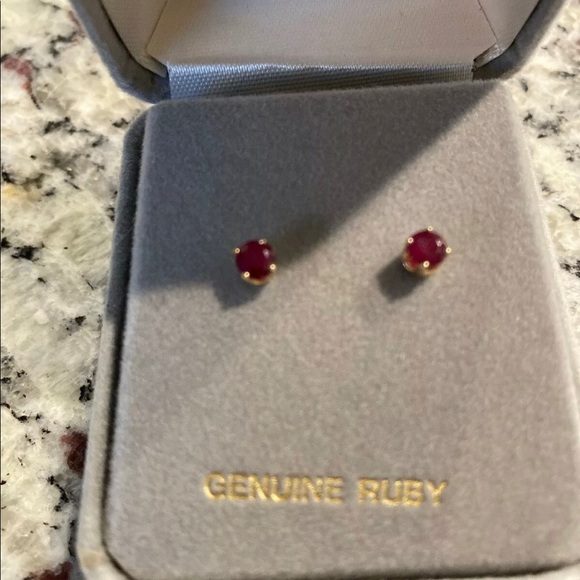 ❌❌SOLD❌❌14K Genuine Ruby Earrings Yellow Gold - Picture 6 of 12